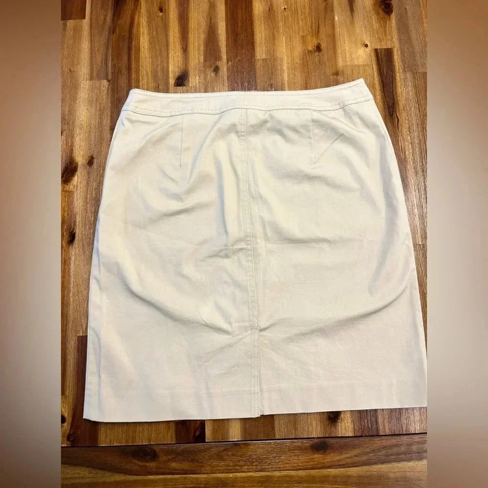 Jones New York sport tan khaki mini skirt, size 8 button front stretch - Picture 2 of 8